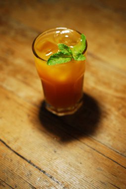 Soğuk kokteyl meyvelerden yapılmış