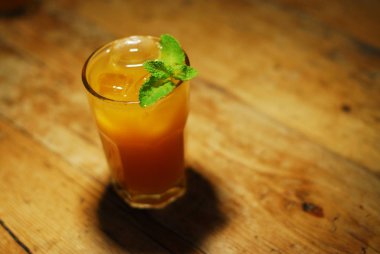 Soğuk kokteyl meyvelerden yapılmış