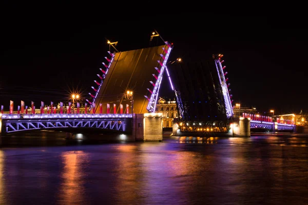 Boşanma bridge St Petersburg geceleri