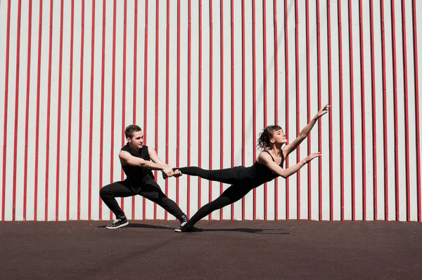 Parkta jimnastik egzersiz