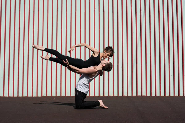 Parkta jimnastik egzersiz