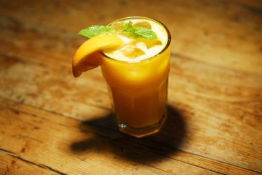 Soğuk kokteyl meyvelerden yapılmış