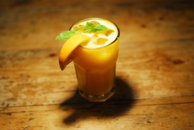 Soğuk kokteyl meyvelerden yapılmış