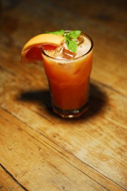 Soğuk kokteyl meyvelerden yapılmış