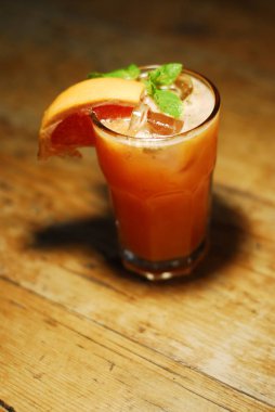 Soğuk kokteyl meyvelerden yapılmış