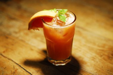 Soğuk kokteyl meyvelerden yapılmış