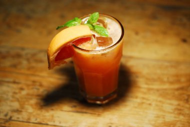 Soğuk kokteyl meyvelerden yapılmış