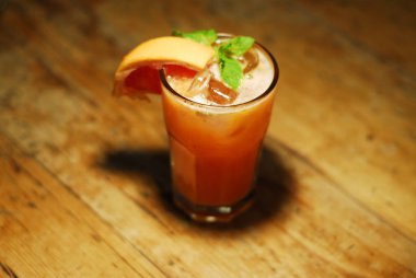 Soğuk kokteyl meyvelerden yapılmış