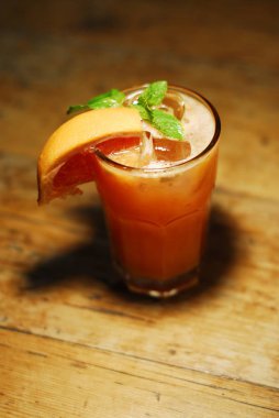 Soğuk kokteyl meyvelerden yapılmış