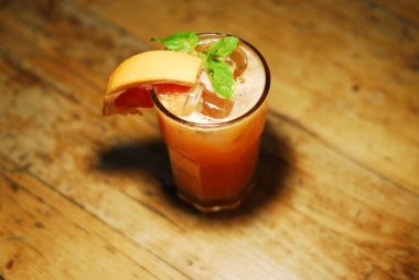 Soğuk kokteyl meyvelerden yapılmış