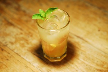 Soğuk kokteyl meyvelerden yapılmış