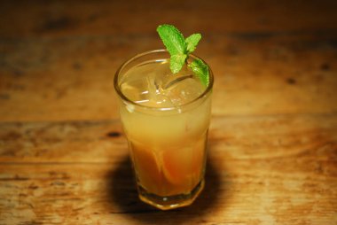 Soğuk kokteyl meyvelerden yapılmış