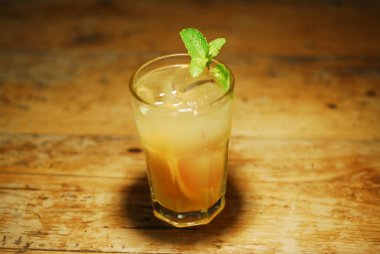 Soğuk kokteyl meyvelerden yapılmış