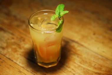 Soğuk kokteyl meyvelerden yapılmış