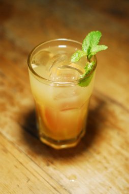 Soğuk kokteyl meyvelerden yapılmış