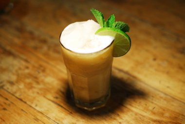 Soğuk kokteyl meyvelerden yapılmış