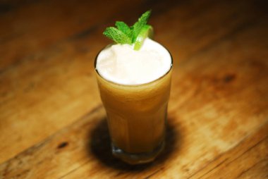 Soğuk kokteyl meyvelerden yapılmış