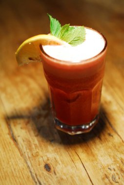 Soğuk kokteyl meyvelerden yapılmış