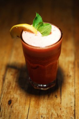 Soğuk kokteyl meyvelerden yapılmış
