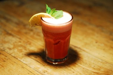 Soğuk kokteyl meyvelerden yapılmış