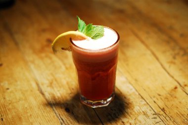 Soğuk kokteyl meyvelerden yapılmış