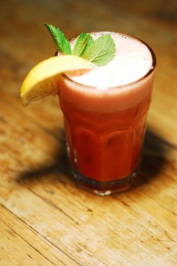 Soğuk kokteyl meyvelerden yapılmış