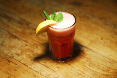 Soğuk kokteyl meyvelerden yapılmış