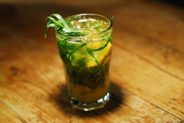 Soğuk kokteyl meyvelerden yapılmış