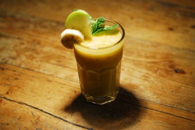 Soğuk kokteyl meyvelerden yapılmış