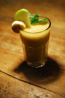 Soğuk kokteyl meyvelerden yapılmış