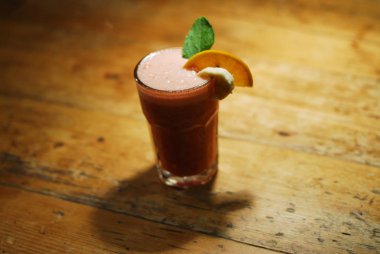 Soğuk kokteyl meyvelerden yapılmış