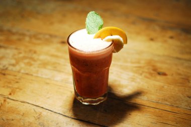 Soğuk kokteyl meyvelerden yapılmış