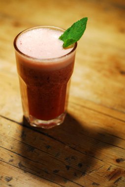 Soğuk kokteyl meyvelerden yapılmış