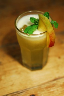 Soğuk kokteyl meyvelerden yapılmış