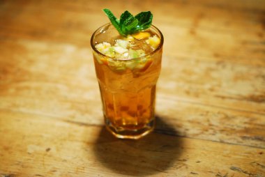 Soğuk kokteyl meyvelerden yapılmış