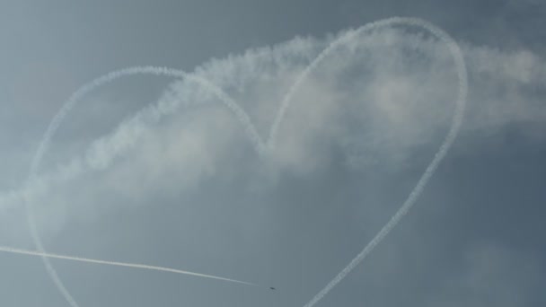 Georgien, Batumi, Flugzeuge über dem Meer — Stockvideo