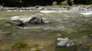 dağ Nehri üzerinde
