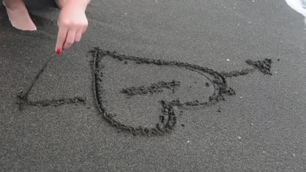 Zeichnung auf Sand, Sandstrand — Stockvideo