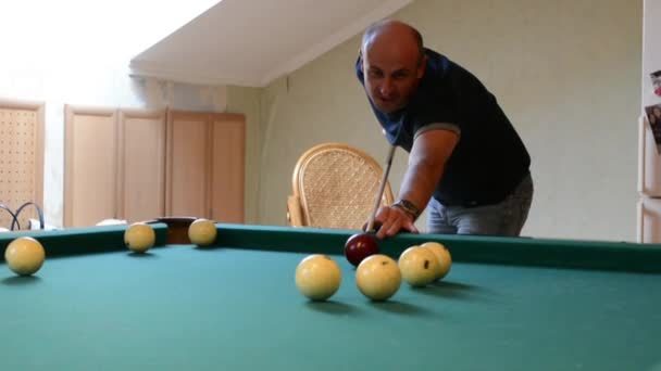 Man Billiards Shoots Balls — Stock Video