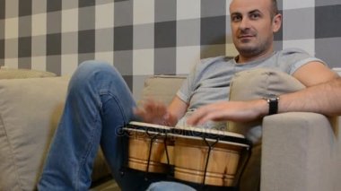 Portre adam oyun davul
