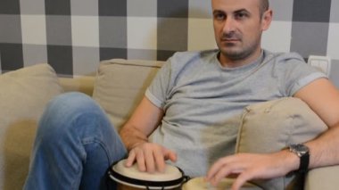 Portre adam oyun davul