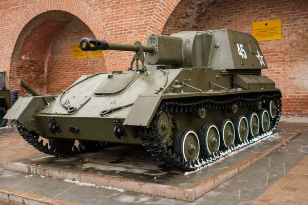 efsanevi Rus tankı t34 dramatik gökyüzü altında.