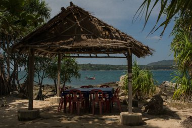 Plaj bungalov tropik bir adada, seyahat arka plan
