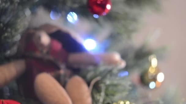 Árvore Natal Perto Bolas Decoração — Vídeo de Stock