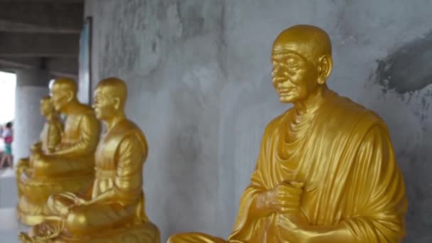 Gyllene Statyer Gudar Buddhismen — Stockvideo