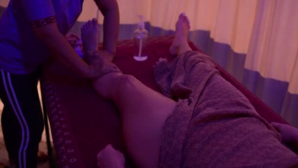 Fille Faisant Huile Massage Thaï — Video