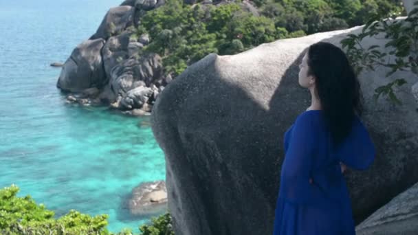 Bella Ragazza Bruna Uno Sfondo Riva Isola Tropicale Isole Similan — Video Stock