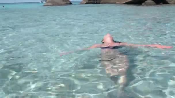 Beautiful Brunette Girl Swims Transparent Water Tropical Island Similan Islands — Stock Video