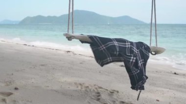 ıssız bir adada salıncaklar