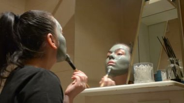 Kız kil maskesi yüzünde neden olur